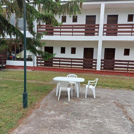 Beach Club Panzió és Camping Zamárdi Esterno foto