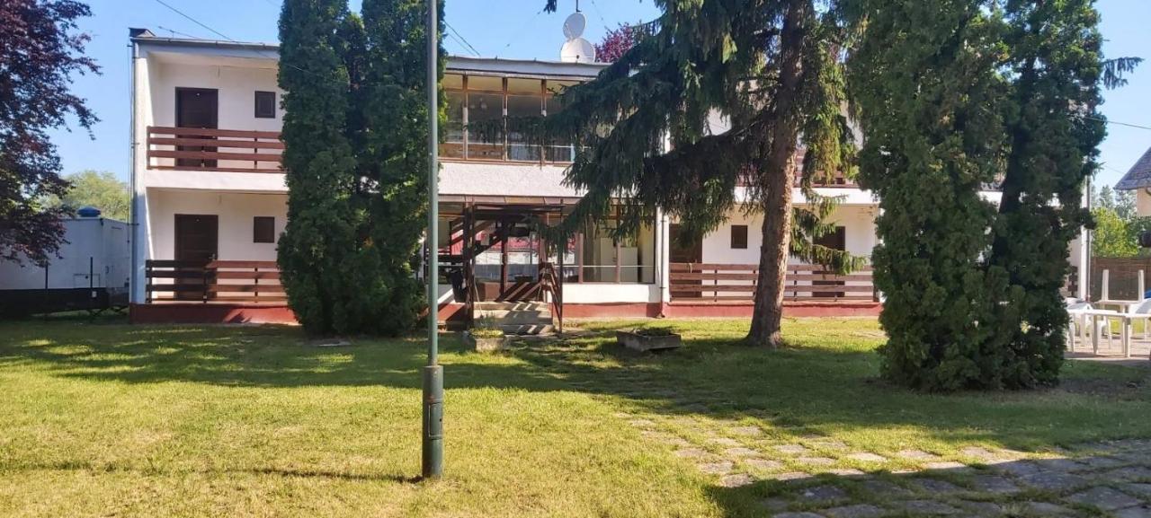 Beach Club Panzió és Camping Zamárdi Esterno foto